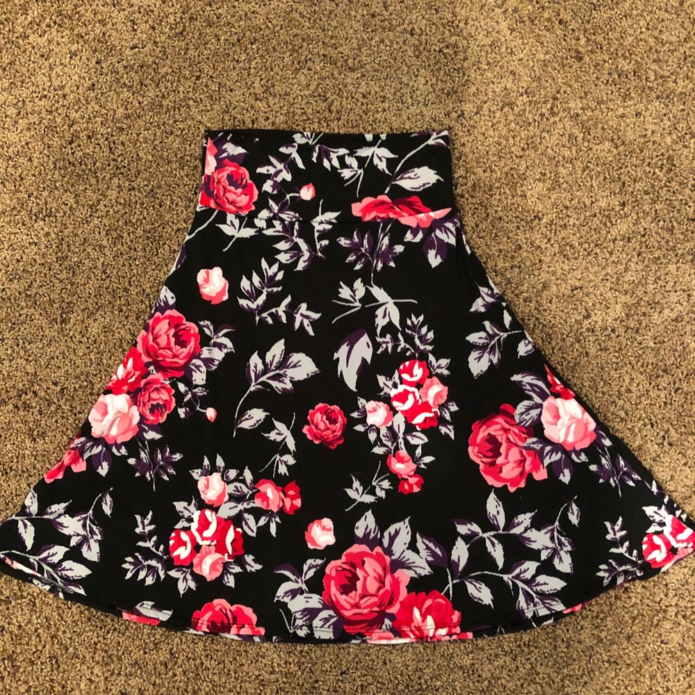 LULAROE Floral Skirt / Roses / Size Medium